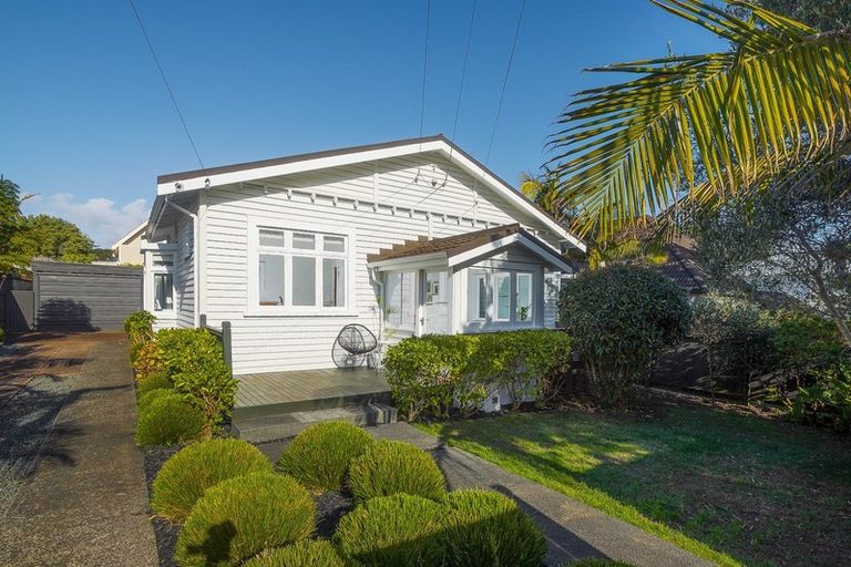 Photo of property in 22 Wright Road, Point Chevalier, Auckland, 1022