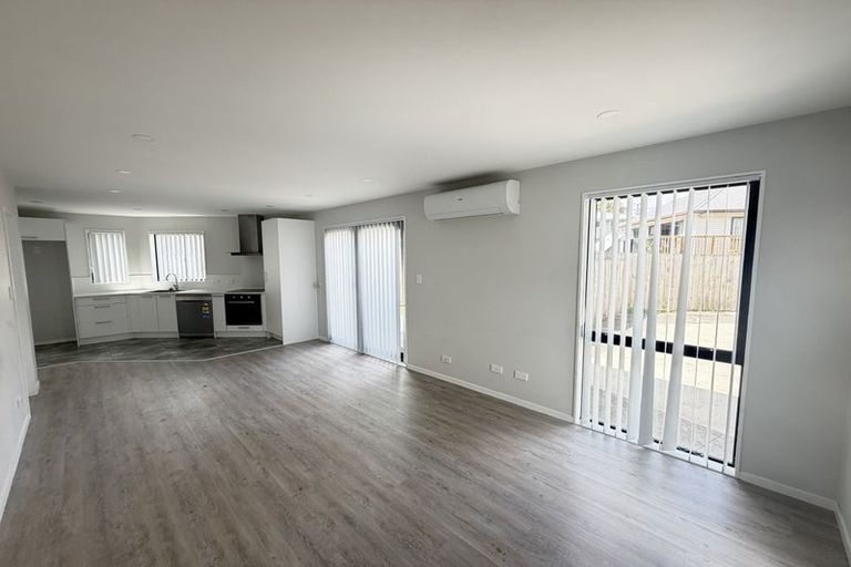 Photo of property in 8 Whangamaru Way, Papakura, 2110