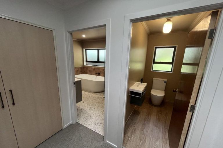 Photo of property in 15 Sequoia Grove, Merrilands, New Plymouth, 4312