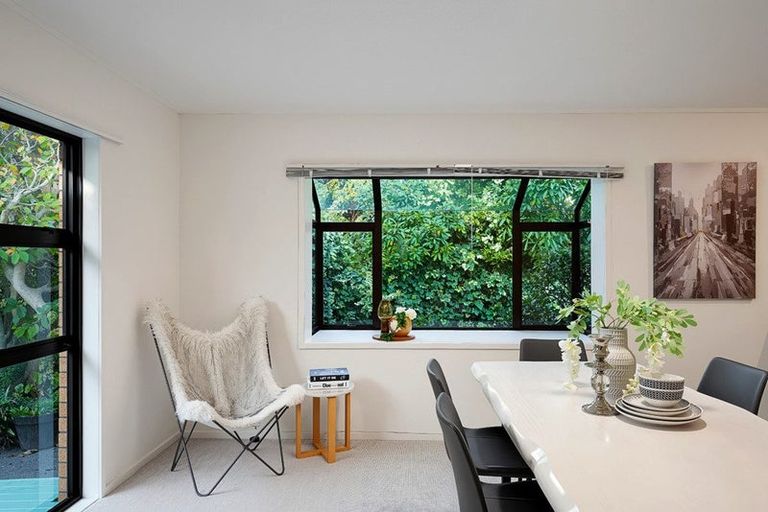 Photo of property in 4 Rhinevale Close, Henderson, Auckland, 0612