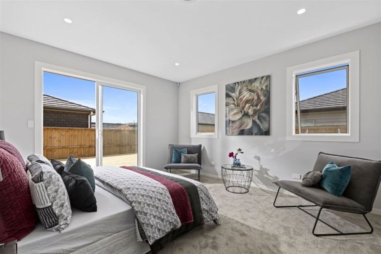 Photo of property in 13 Vinistra Road, Kumeu, 0810