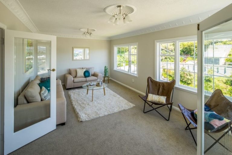 Photo of property in 25 Ashleigh Crescent, Miramar, Wellington, 6022