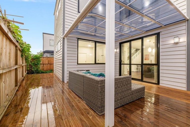 Photo of property in 15 Silvereye Road, Hobsonville, Auckland, 0616