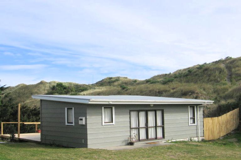 Photo of property in 20 Brown Terrace, Foxton Beach, Foxton, 4815