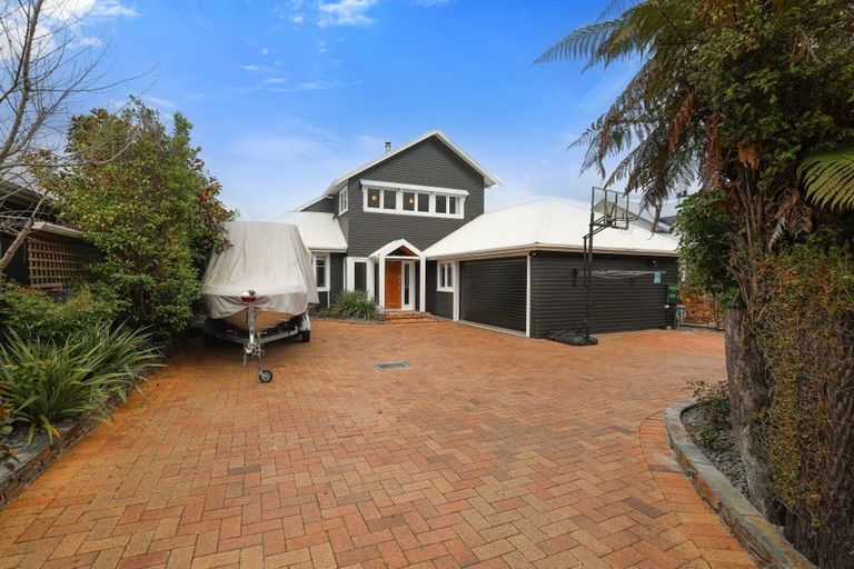 Photo of property in 135 Koutu Road, Kawaha Point, Rotorua, 3010