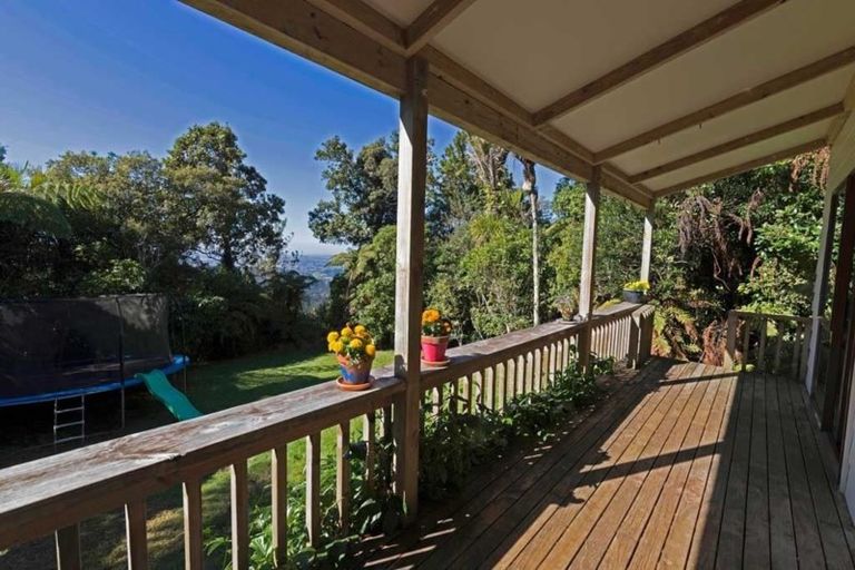 Photo of property in 789a Scenic Drive, Henderson Valley, Auckland, 0612