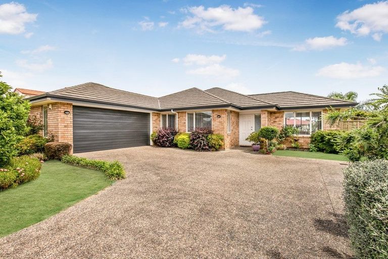 Photo of property in 14 Stranraer Crescent, Wattle Downs, Auckland, 2103
