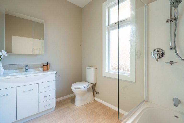 Photo of property in 84 Hazelhurst Pass, Caversham, Dunedin, 9012