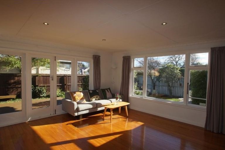 Photo of property in 9 Verran Place, Fendalton, Christchurch, 8052