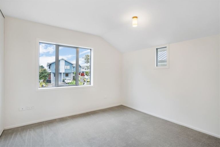 Photo of property in 8/6 John Jennings Drive, Oteha, Auckland, 0632