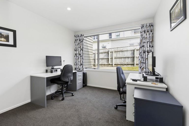 Photo of property in 3 Kaweka Close, Aotea, Porirua, 5024