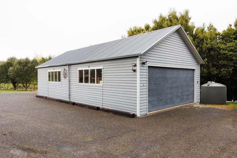 Photo of property in 35 Oram Drive, Turitea, Palmerston North, 4472