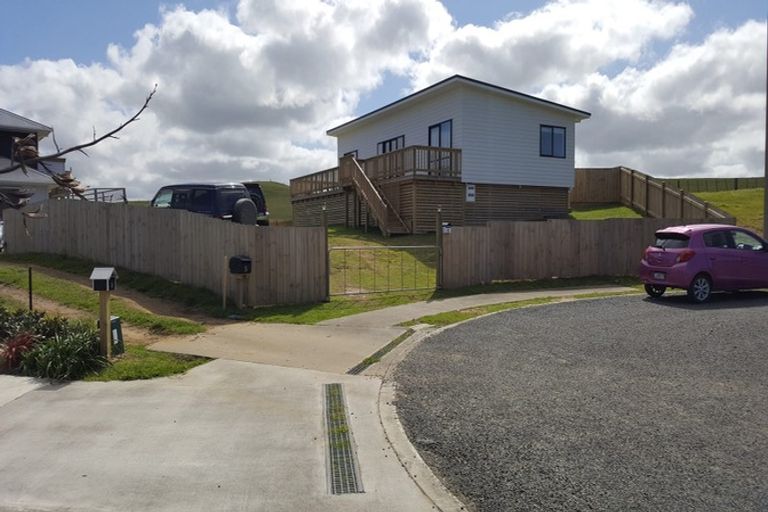 Photo of property in 8 Tua Tua Place, Baylys Beach, Dargaville, 0377