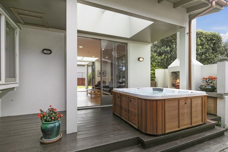 Photo of property in 437 Muritai Road, Eastbourne, Lower Hutt, 5013