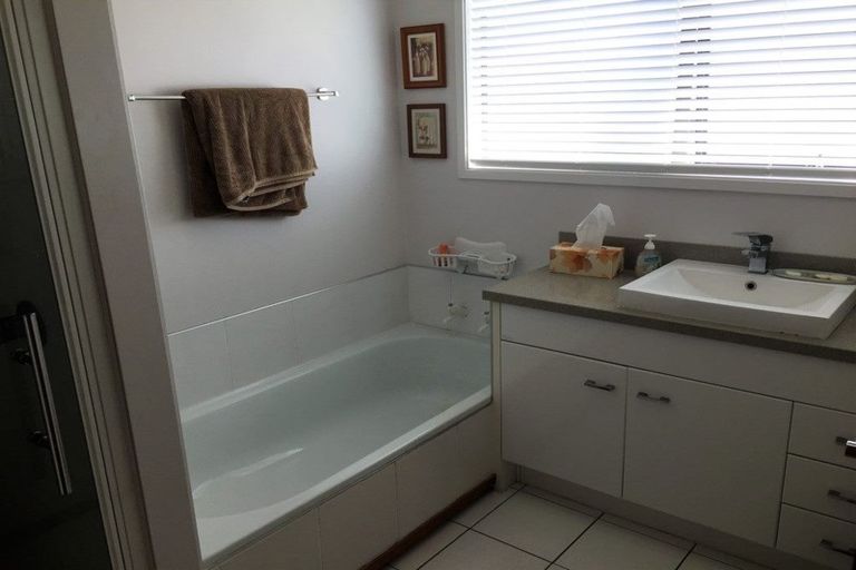 Photo of property in 2/7 Montrose Terrace, Mairangi Bay, Auckland, 0630