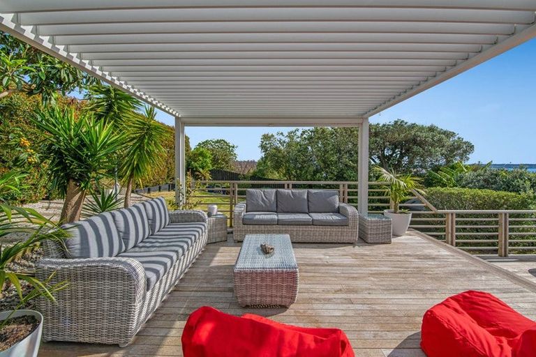 Photo of property in 88 Tiri Road, Tindalls Beach, Whangaparaoa, 0930