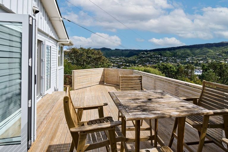Photo of property in 6 Mayfair Place, Tawa, Wellington, 5028