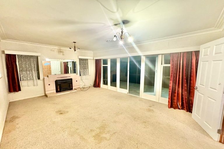 Photo of property in 45 Woodford Avenue, Henderson, Auckland, 0610