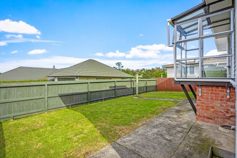 Photo of property in 35 Eastglen Road, Glen Eden, Auckland, 0602