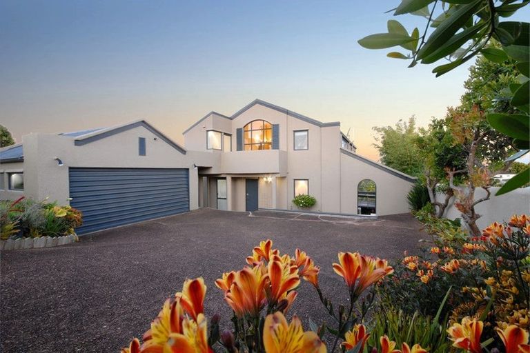 Photo of property in 11 Wilmington Place, Forrest Hill, Auckland, 0620