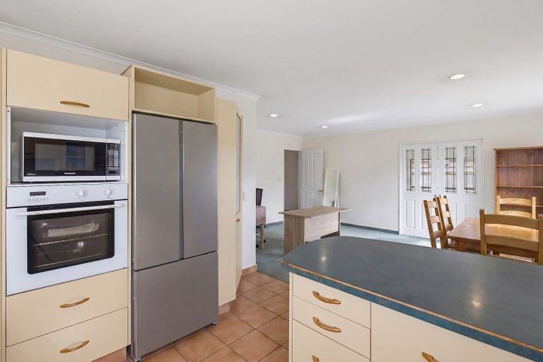 Photo of property in 74 Guildford Drive, Paraparaumu, 5032