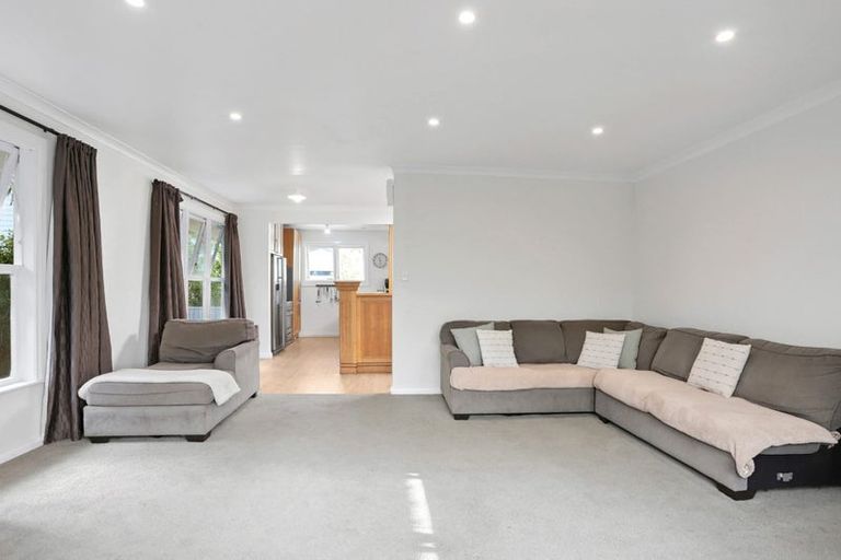 Photo of property in 15 Kingdale Road, Henderson, Auckland, 0610