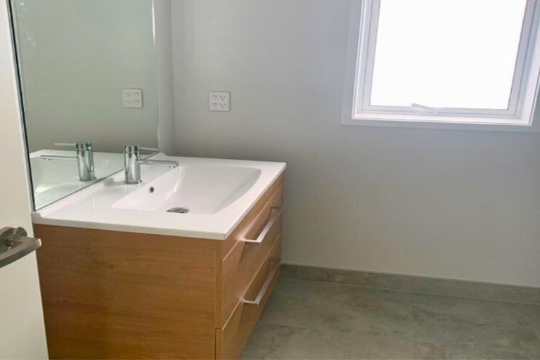 Photo of property in 9 Whata Street, Clarks Beach, 2122