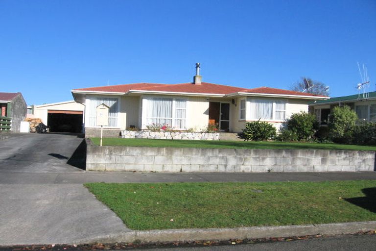 Photo of property in 27 Rennie Avenue, Milson, Palmerston North, 4414