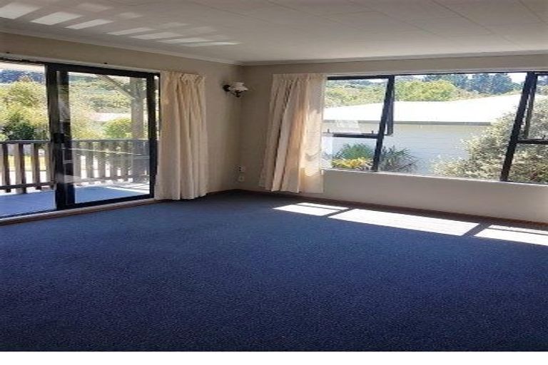 Photo of property in 37 Postgate Drive, Whitby, Porirua, 5024