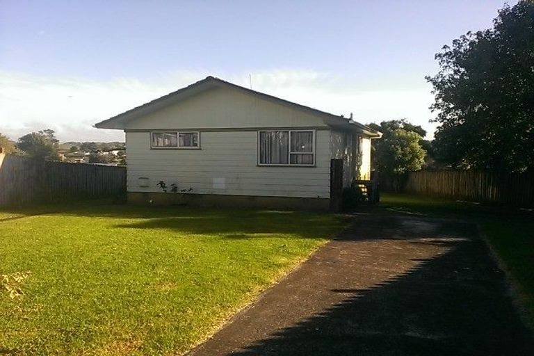 Photo of property in 15 Balwyn Place, Clendon Park, Auckland, 2103