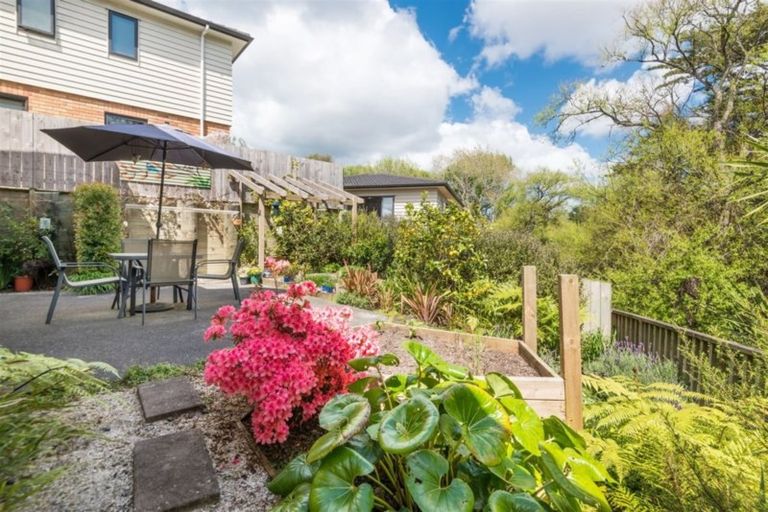 Photo of property in 31 Springvale Drive, Fairview Heights, Auckland, 0632