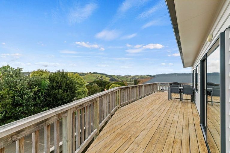 Photo of property in 14 Rauta Way, Helensville, 0800