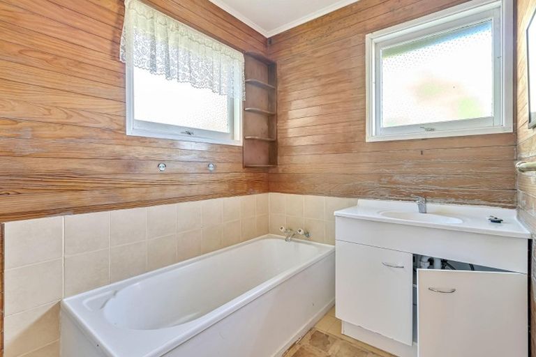 Photo of property in 15 Catalina Crescent, Forrest Hill, Auckland, 0620