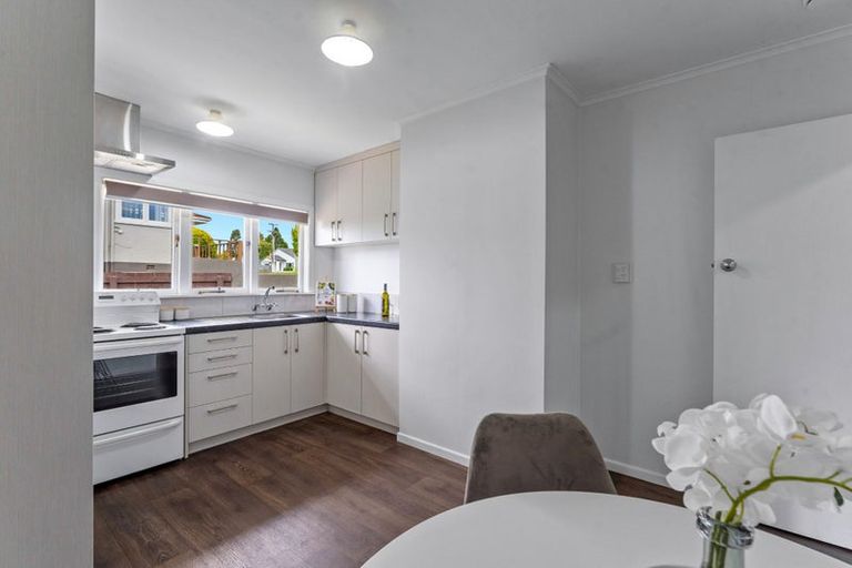 Photo of property in 1/66 Clevedon Road, Papakura, 2110