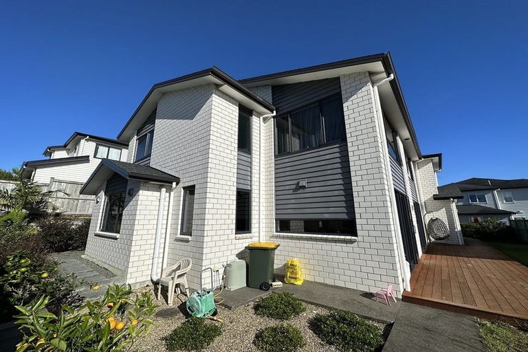 Photo of property in 89 Medallion Drive, Oteha, Auckland, 0632