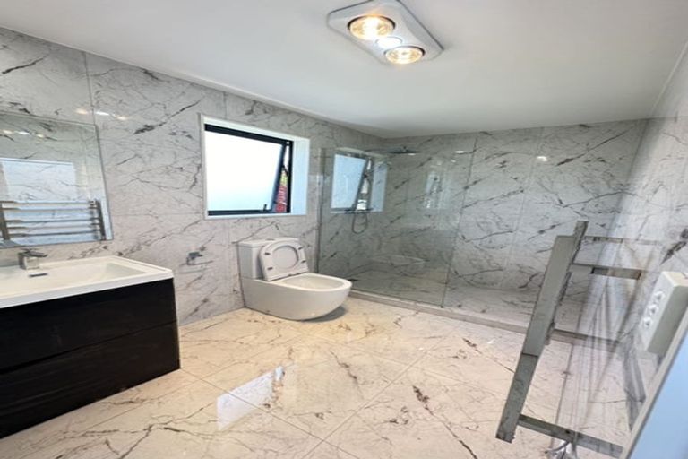 Photo of property in 27a Kelwyn Road, Kelston, Auckland, 0602