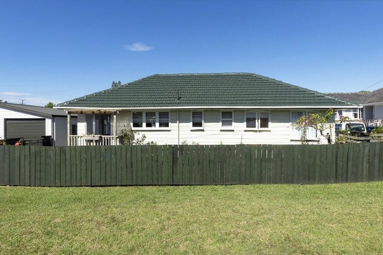 Photo of property in 2 Simpson Road, Ranui, Auckland, 0612