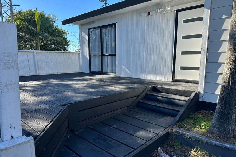 Photo of property in 266 Triangle Road, Massey, Auckland, 0614