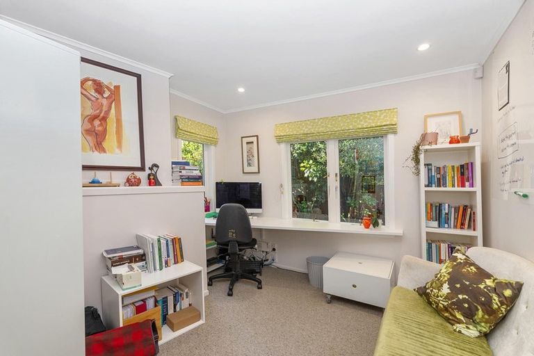 Photo of property in 14 Mayburn Road, Te Atatu Peninsula, Auckland, 0610