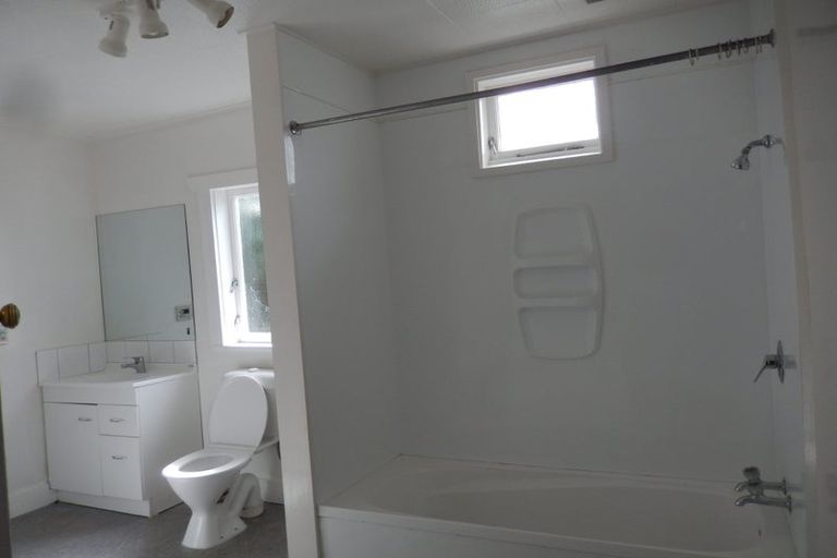 Photo of property in 20 Queens Drive, Kilbirnie, Wellington, 6022