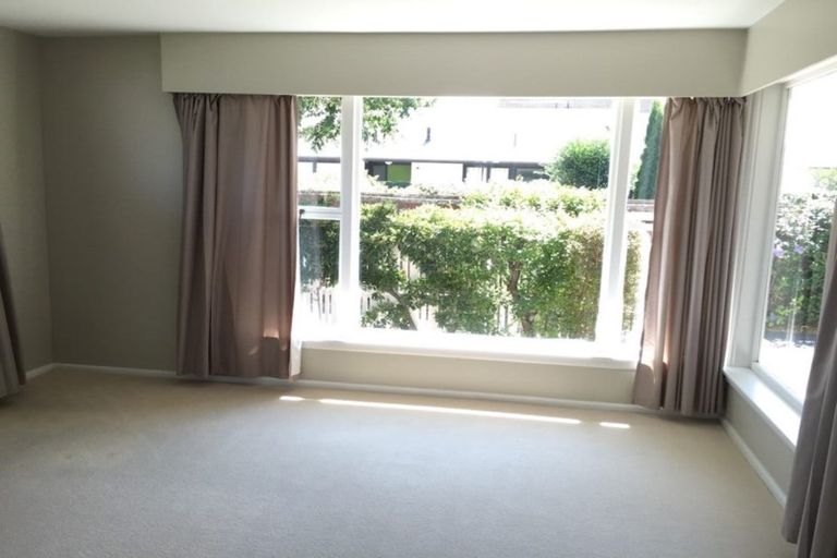 Photo of property in 87 Memorial Avenue, Ilam, Christchurch, 8053