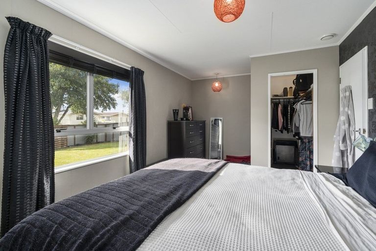 Photo of property in 127 Apollo Parade, Milson, Palmerston North, 4414