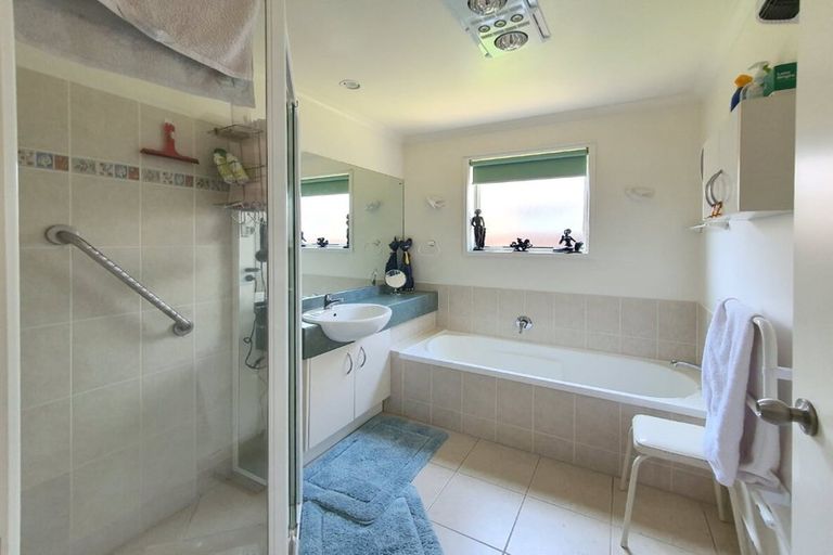 Photo of property in 3/262 Centreway Road, Orewa, 0931