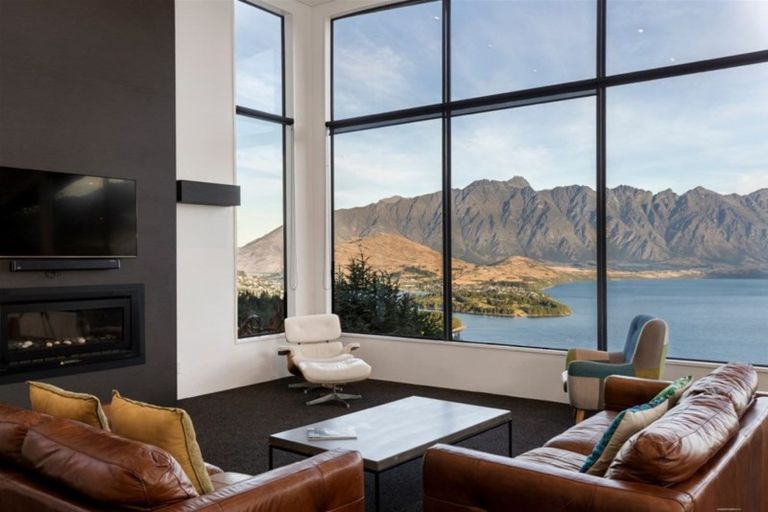 Photo of property in 9 Vanda Place, Fernhill, Queenstown, 9300