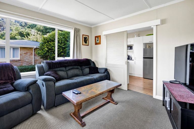 Photo of property in 27 Seaview Road, Marfell, New Plymouth, 4310