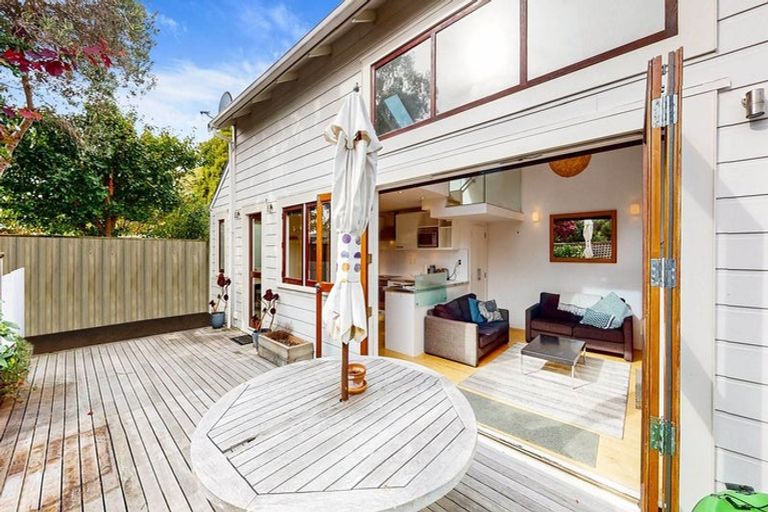 Photo of property in 13a Porritt Avenue, Mount Victoria, Wellington, 6011