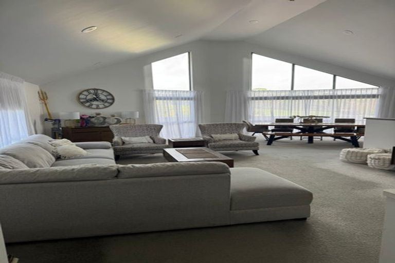 Photo of property in 80 View Ridge Drive, Ranui, Auckland, 0612