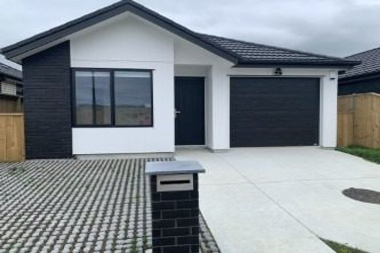 Photo of property in 43 Rorotu Avenue, Karaka, Papakura, 2113