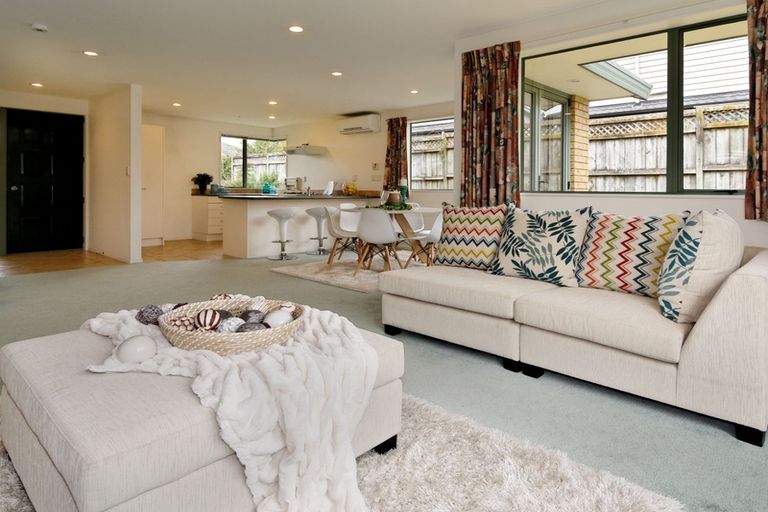 Photo of property in 4 Copplestone Place, New Lynn, Auckland, 0600