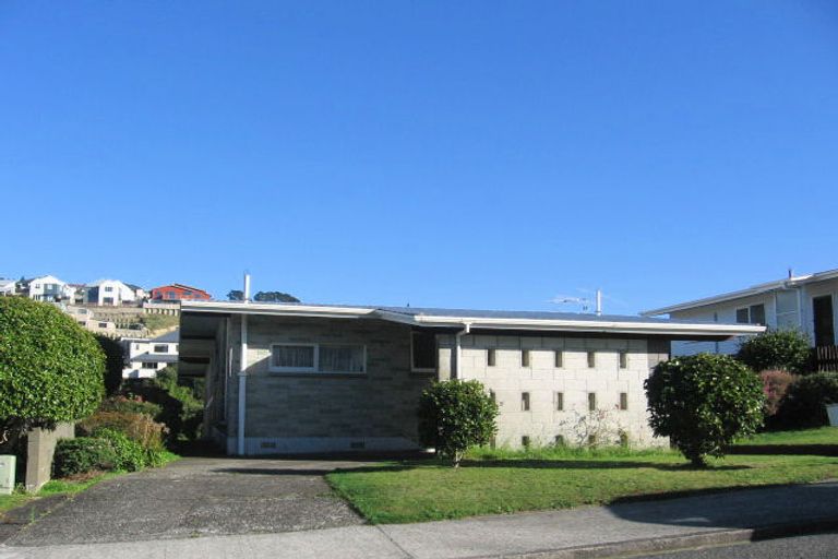 Photo of property in 17 Silverbirch Grove, Churton Park, Wellington, 6037